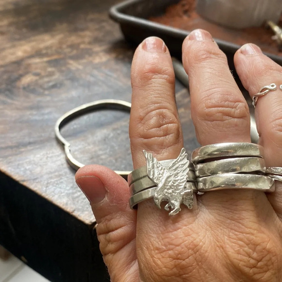 Sterling silver stack of 2 rings with an Eagle - Picture 8 of 10